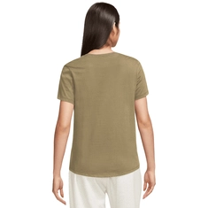 Nike Sportswear Club Essentials T-Shirt