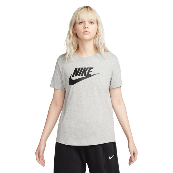 Nike Sportswear Essentials