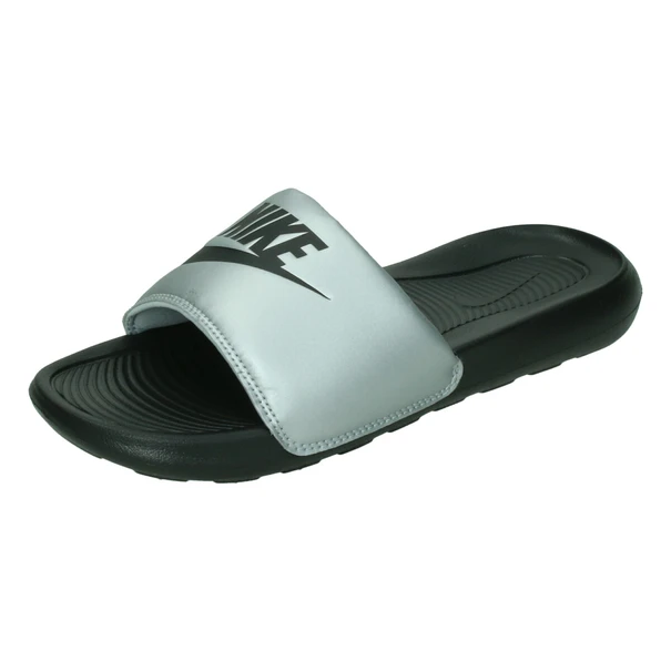 Nike VICTORI ONE