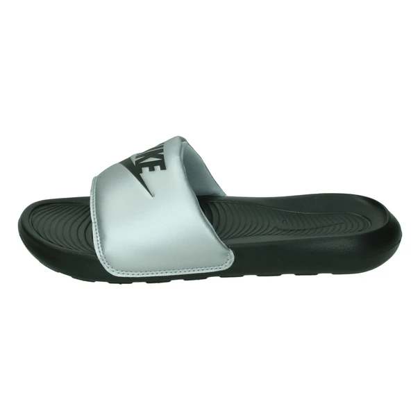 Nike VICTORI ONE