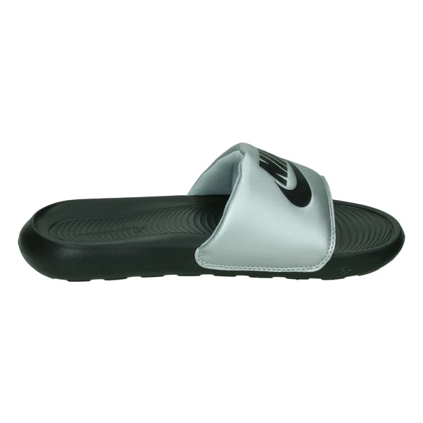 Nike VICTORI ONE